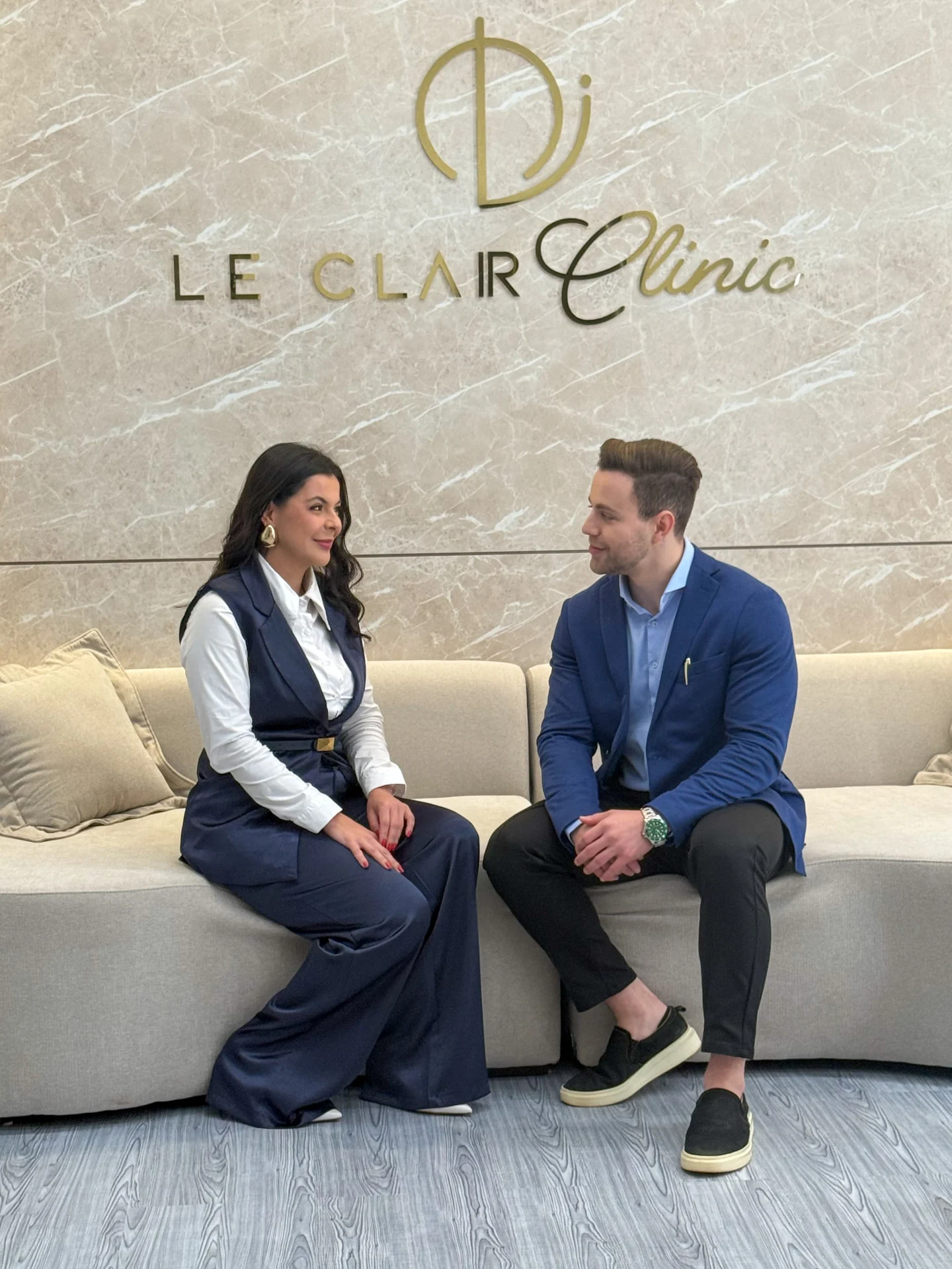 Dra. Talitha Mello e Dr. Ghabriell Mello na recepção da Le Clair Clinic